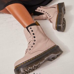 Dr. Airwair Martens size 8 Jadon III